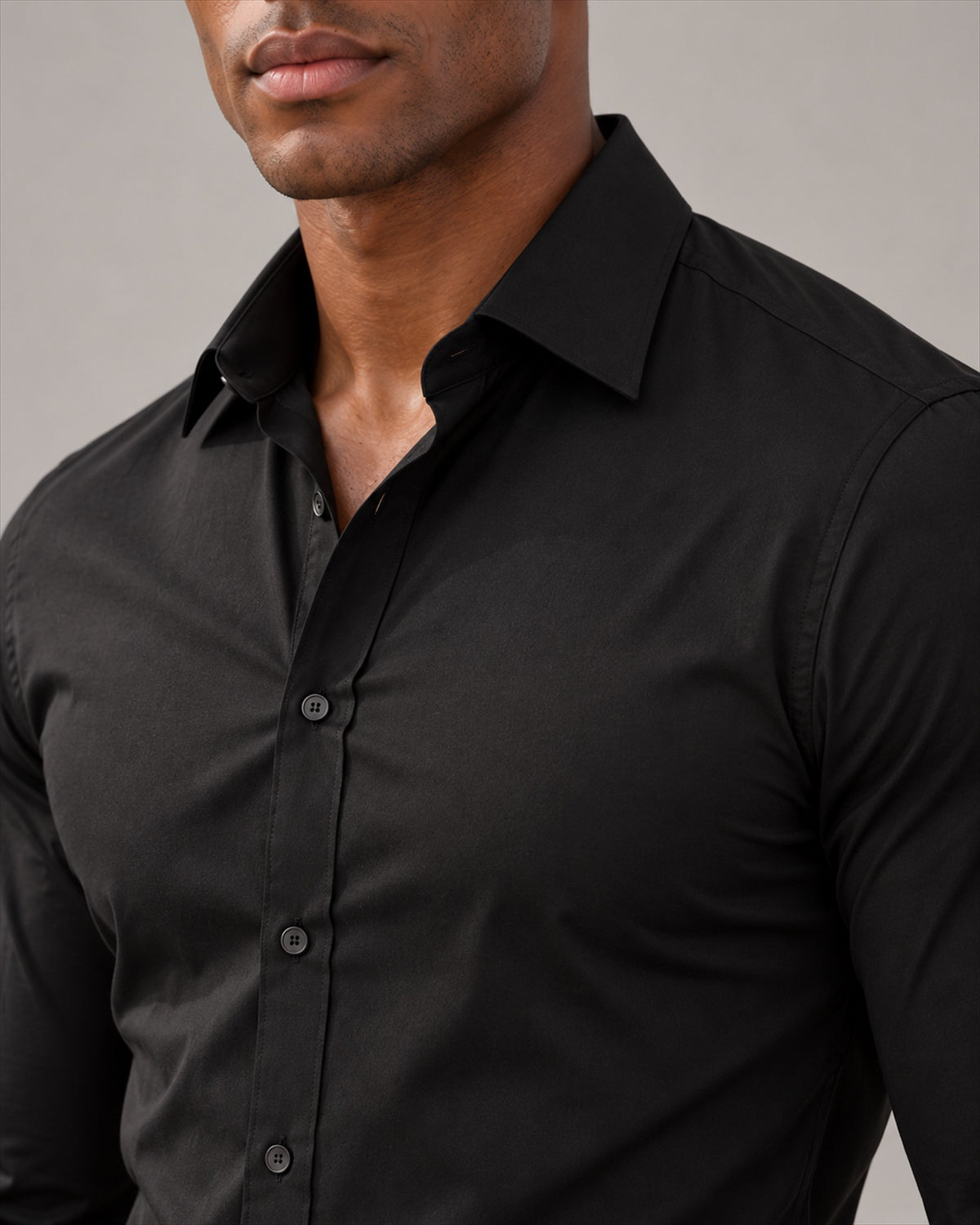 The Everett in Onyx Black, collar detail